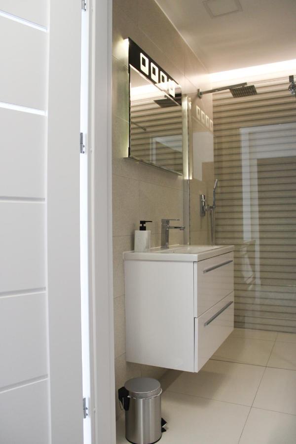 Apartament Black-Niska Z Garazem Podziemnym Кельце Экстерьер фото